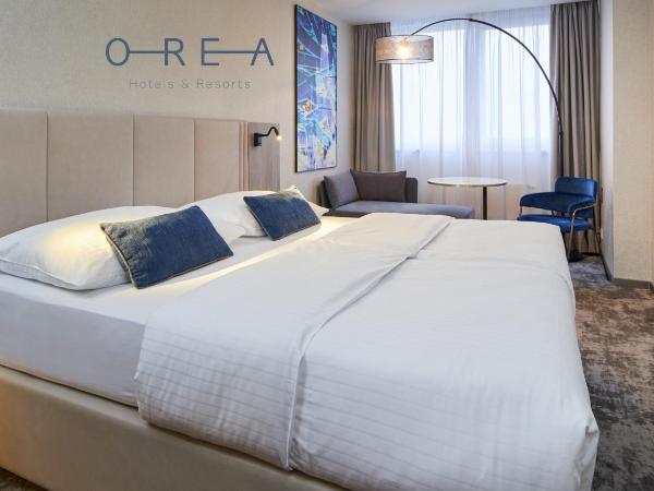 OREA Hotel Pyramida Praha : photo 1 de la chambre chambre double ou lits jumeaux exécutive avec accès gratuit à la piscine