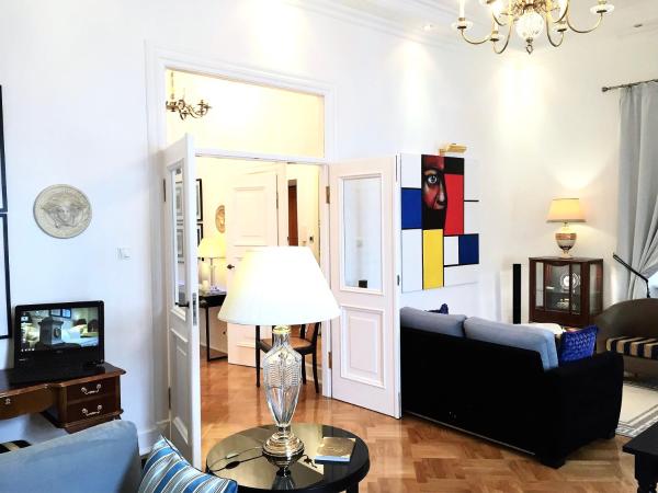 MONDRIAN Luxury Suites & Apartments Old Town : photo 3 de la chambre suite de luxe - vue sur place du marché 