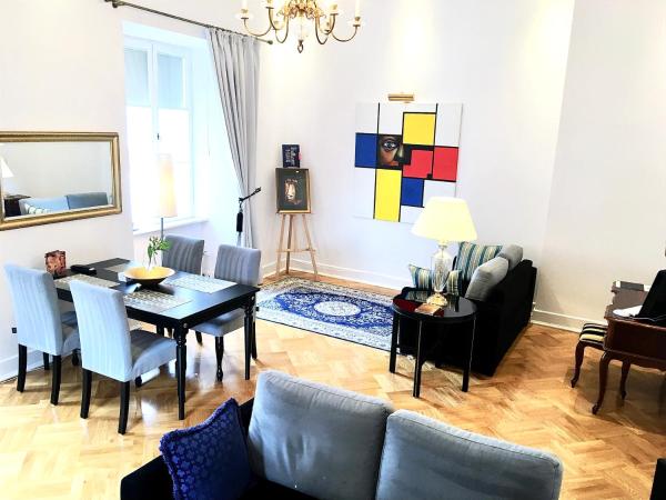 MONDRIAN Luxury Suites & Apartments Old Town : photo 2 de la chambre suite de luxe - vue sur place du marché 