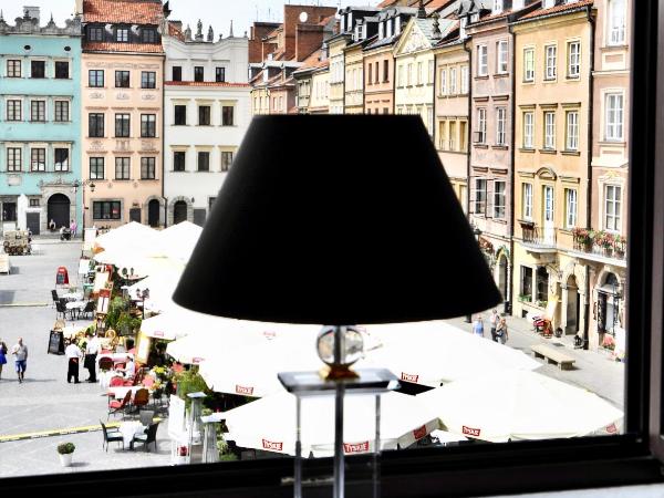 MONDRIAN Luxury Suites & Apartments Old Town : photo 8 de la chambre suite de luxe - vue sur place du marché 