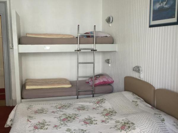 AUBERGE RIVA BELLA : photo 1 de la chambre chambre quadruple avec douche