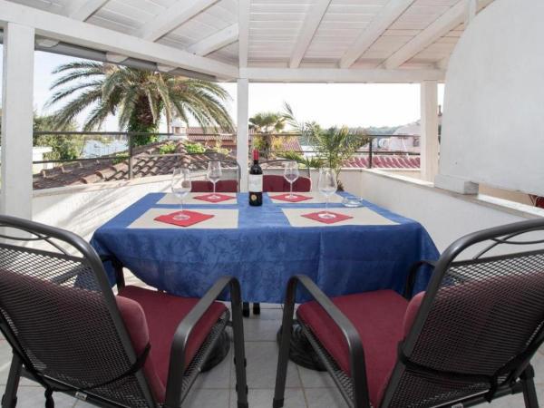 Apartments PALMA Bed & Breakfast : photo 10 de la chambre chambre quadruple - vue sur mer