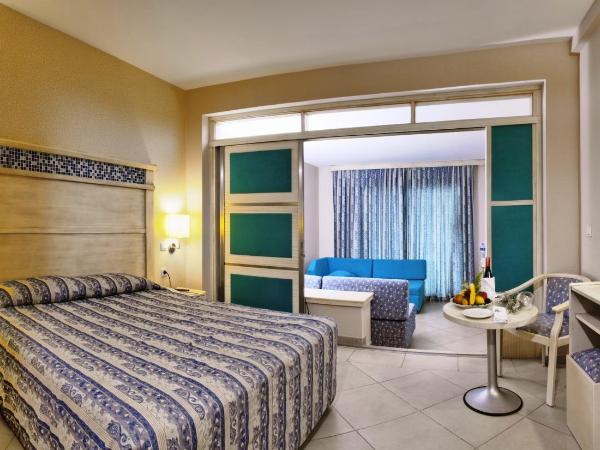 Ephesia Holiday Beach Club : photo 2 de la chambre chambre familiale avec vue sur le terrain