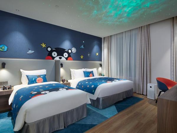 Holiday Inn Express Shanghai Kangqiao, an IHG Hotel : photo 3 de la chambre standard room with one king and one single bed - kid theme