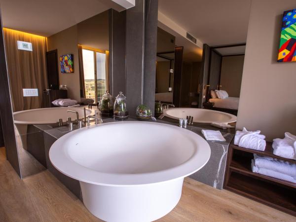 UNAHOTELS MH Matera : photo 4 de la chambre suite décloisonnée