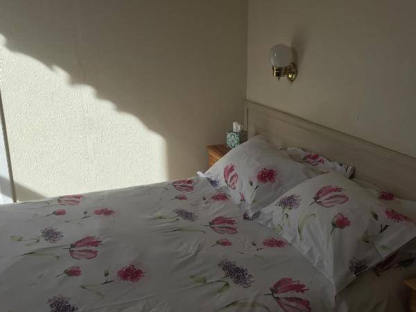 Dorstan House : photo 1 de la chambre chambre double avec salle de bains privative