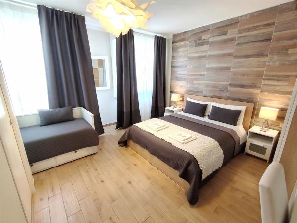 Pisa City Lodge : photo 4 de la chambre chambre triple avec salle de bains privative