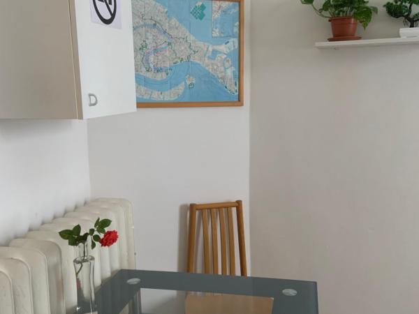 Archie's House : photo 2 de la chambre chambre double avec salle de bains commune