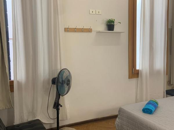 Archie's House : photo 2 de la chambre chambre double avec salle de bains commune