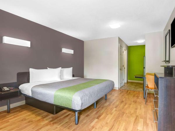 Studio 6-Atlanta, GA - Chamblee : photo 1 de la chambre chambre lit king-size - non-fumeurs