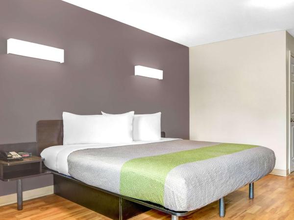 Studio 6-Atlanta, GA - Chamblee : photo 1 de la chambre chambre lit king-size - fumeurs 