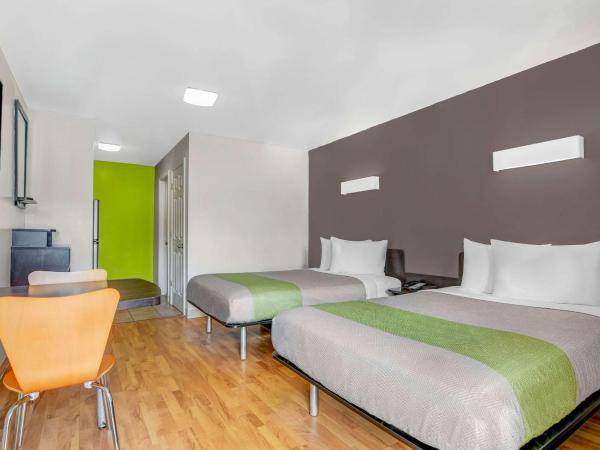 Studio 6-Atlanta, GA - Chamblee : photo 2 de la chambre chambre quadruple - fumeurs