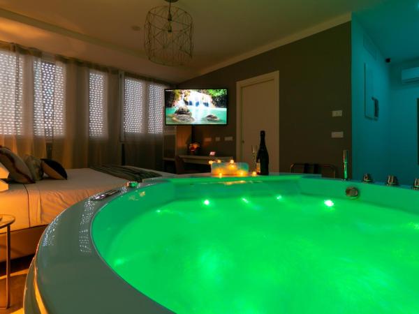 4 Star Suite SPA - Self Check-In : photo 9 de la chambre suite deluxe avec baignoire spa