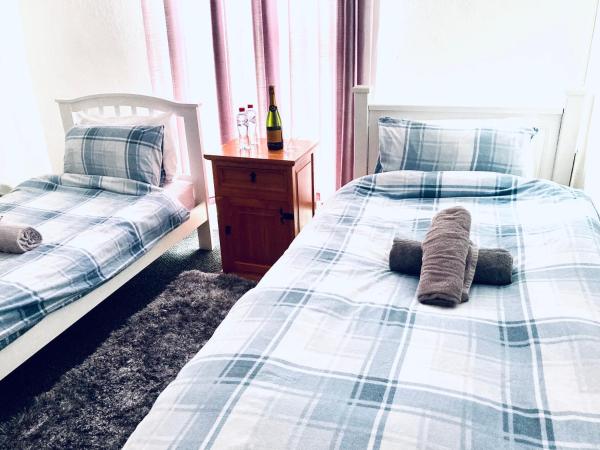 Eurovilla : photo 3 de la chambre chambre lits jumeaux standard avec salle de bains commune