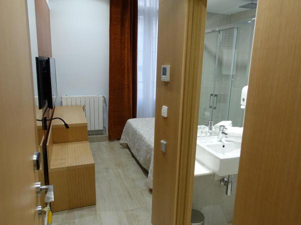 Hostal Cervelo : photo 4 de la chambre chambre quadruple