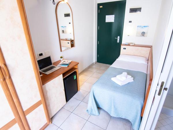 HOTEL ADRIA BEACH : photo 3 de la chambre chambre simple - vue sur mer
