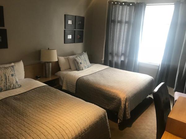 Touchstone Hotel - City Center : photo 5 de la chambre chambre double avec 2 lits doubles