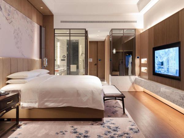 Sofitel Hangzhou Yingguan : photo 4 de la chambre chambre de luxe avec lit king-size - vue sur ville