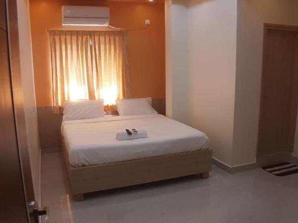 JFIVE RESIDENCY : photo 4 de la chambre chambre simple avec salle de bains 