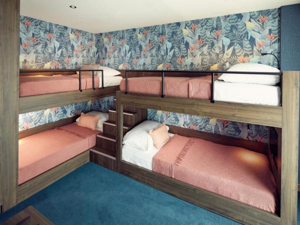 Van der Valk Hotel Haarlem : photo 1 de la chambre chambre familiale deluxe (6 personnes)