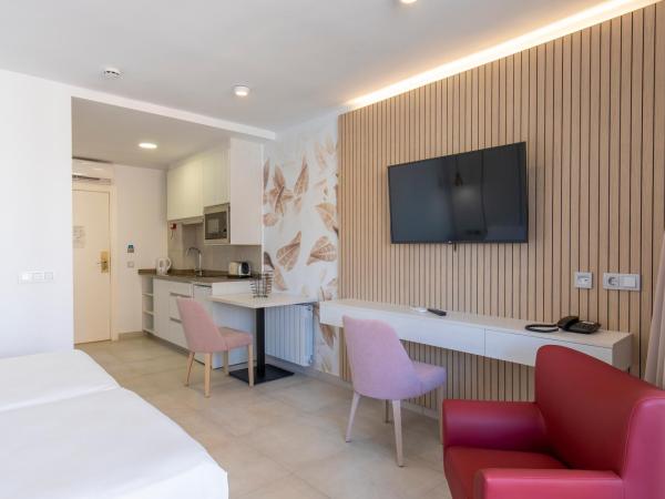 Aparthotel BCL Levante Beach : photo 2 de la chambre studio avec balcon