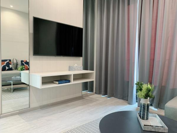 The Quarter Ari by UHG : photo 7 de la chambre suite lit king-size avec balcon