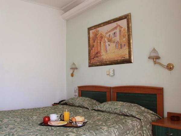 Hotel Platon : photo 2 de la chambre chambre lits jumeaux