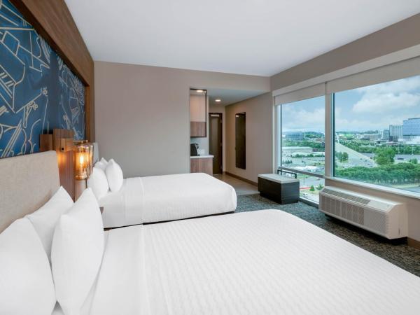 La Quinta Inn & Suites by Wyndham Nashville Downtown Stadium : photo 1 de la chambre suite studio lit queen-size - vue sur ville - non-fumeurs