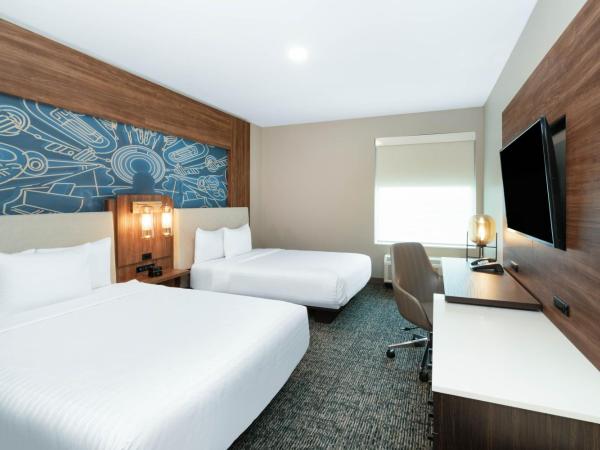 La Quinta Inn & Suites by Wyndham Nashville Downtown Stadium : photo 2 de la chambre queen room with tub with grab bars - mobility accessible/non-smoking