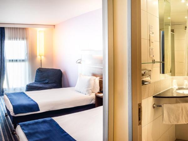 Hôtel Marseille Centre Gare Saint-Charles : photo 7 de la chambre chambre double avec canapé-lit - non-fumeurs