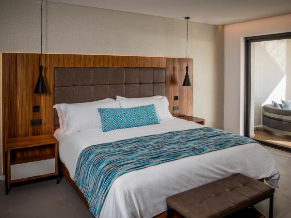 Majestic Elegance Costa Mujeres - All Inclusive : photo 3 de la chambre suite avec jacuzzi extérieur et accès direct à la piscine - wi-fi gratuit