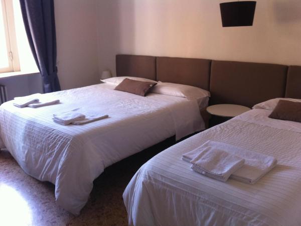 Residenza Navona Verona : photo 1 de la chambre chambre quadruple Économique