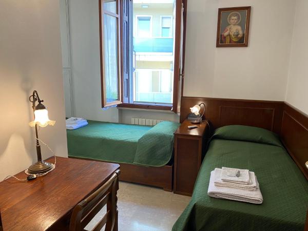 Alla Villa Liberty Bed & Breakfast : photo 2 de la chambre chambre lits jumeaux