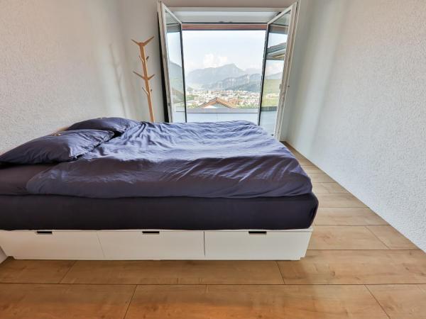 Young Backpackers Homestay : photo 2 de la chambre chambre double standard avec salle de bains commune