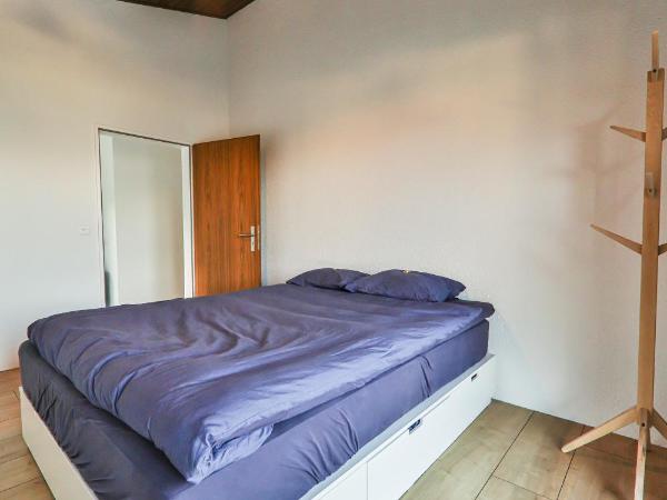 Young Backpackers Homestay : photo 4 de la chambre chambre double standard avec salle de bains commune