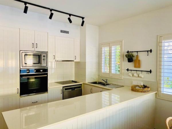 BeachView Apartments at Villa Paradiso : photo 4 de la chambre appartement 2 chambres avec vue plage