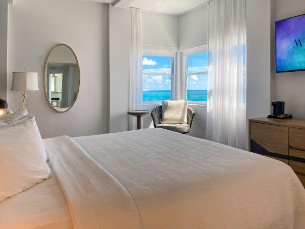 Marseilles Beachfront Hotel : photo 7 de la chambre hébergement signature lit king-size - vue sur océan