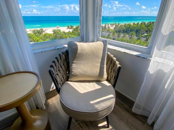 Marseilles Beachfront Hotel : photo 6 de la chambre hébergement signature lit king-size - vue sur océan