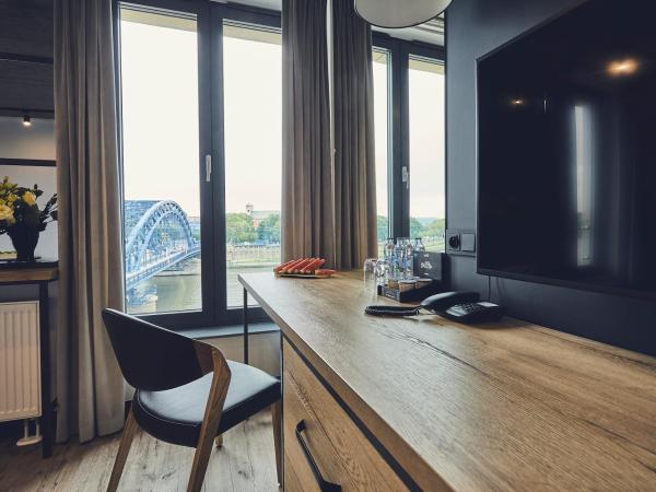 The Bridge Suites Hotel : photo 4 de la chambre chambre lits jumeaux supérieure avec vue sur la rivière