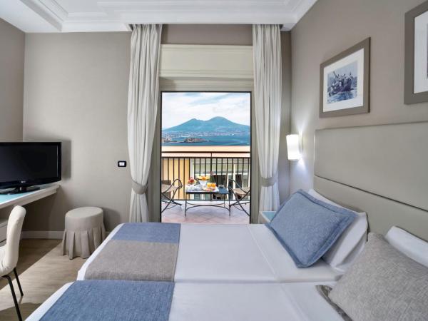 BW Signature Collection Hotel Paradiso : photo 9 de la chambre chambre double avec balcon - vue partielle sur mer