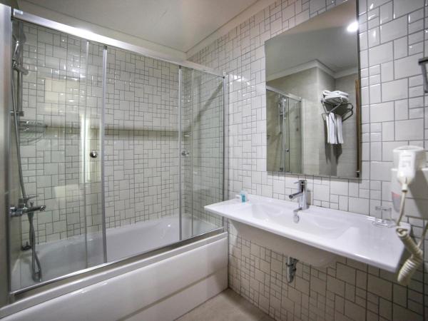 Plus Hotel Bostanci Atasehir : photo 9 de la chambre chambre double ou lits jumeaux exécutive