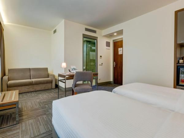 Plus Hotel Bostanci Atasehir : photo 7 de la chambre chambre familiale