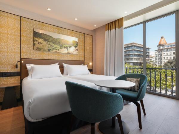 Eurostars Aliados : photo 1 de la chambre chambre double deluxe avec balcon - vue sur avenue des aliados