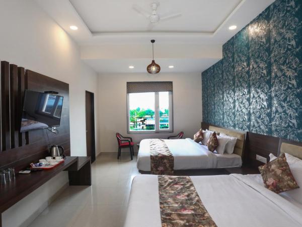 Hotel Bhairav Bagh with Swimming Pool : photo 9 de la chambre chambre familiale