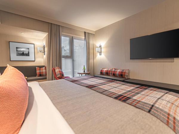 Peaks Hotel and Suites : photo 2 de la chambre junior studio, 1 king bed, back alley view with balcony