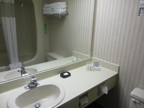 Clifton Victoria Inn at the Falls : photo 3 de la chambre suite lit queen-size avec jacuzzi