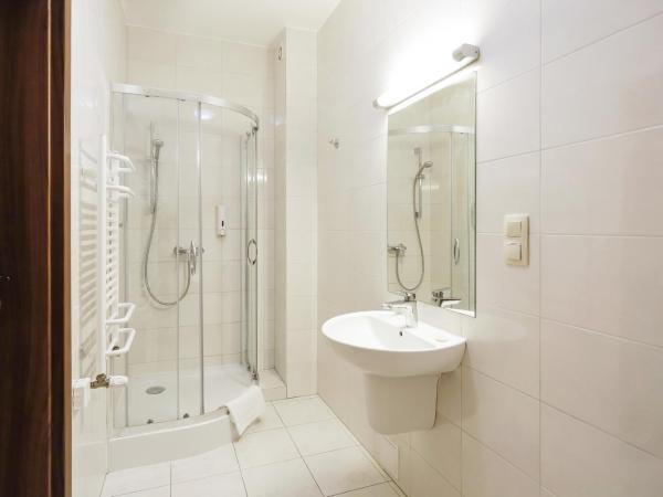 Poznań West Hotel - Airport : photo 1 de la chambre grande chambre double 