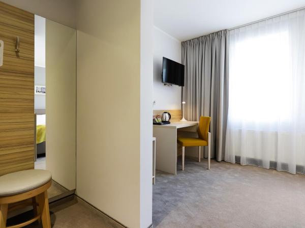 Poznań West Hotel - Airport : photo 5 de la chambre grande chambre double 