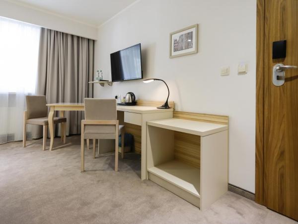 Poznań West Hotel - Airport : photo 7 de la chambre grande chambre double 