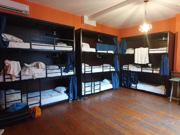 HOSTEL20 Bordeaux HIFRANCE : photo 1 de la chambre lit dans dortoir mixte de 10 lits
